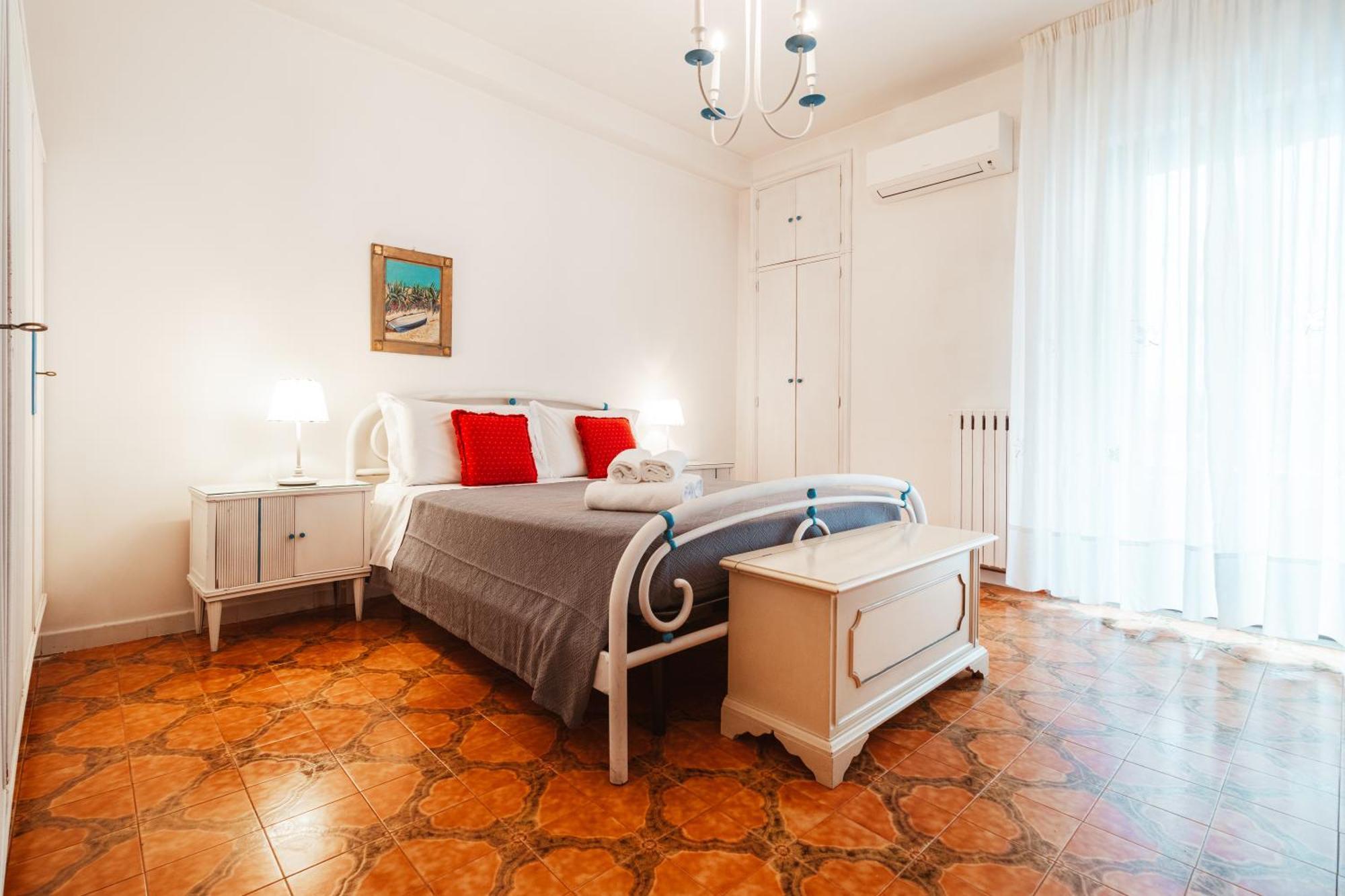 Center - Housea Apartment